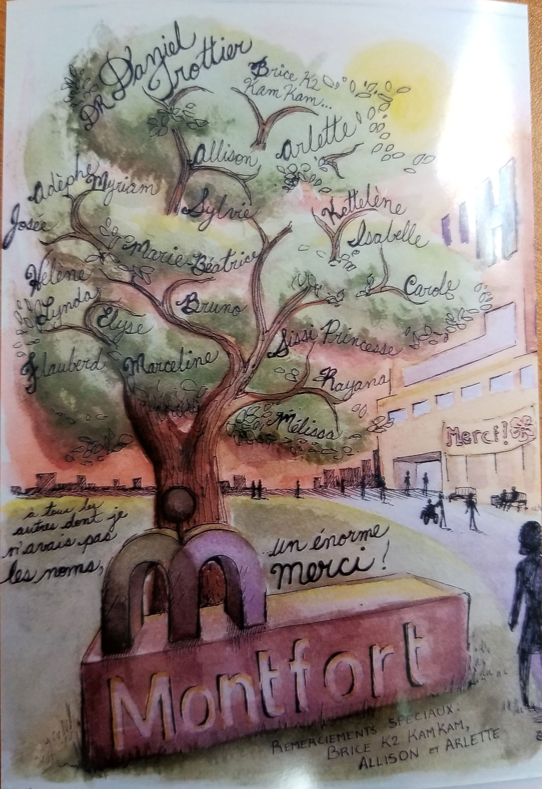 Une peinture d'un arbre, du logo Montfort et de gens qui marchent avec des noms