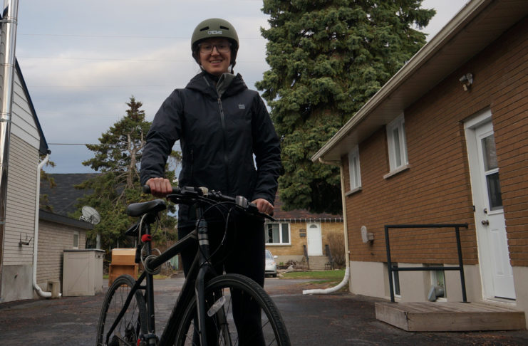 Maryse Bourbonnais avec sa bicyclette