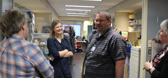 inspection-sourire Mme Carrière, Marie, Claude et Lyne au poste de l'Urgence