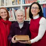 Louise Bourgault avec le livre au CHUM – large