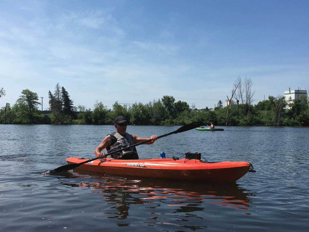 Homme en kayak
