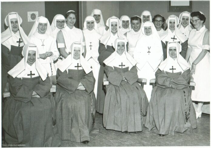 Les étudiantes infirmières de l'Hôpital Montfort, 1956