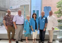Une vitrine met l’Association des bénévoles à l’honneur