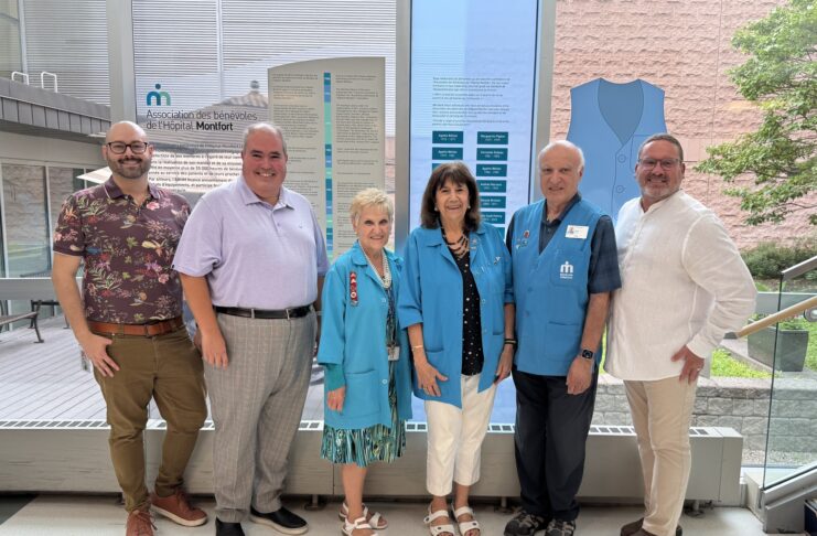 Une vitrine met l’Association des bénévoles à l’honneur